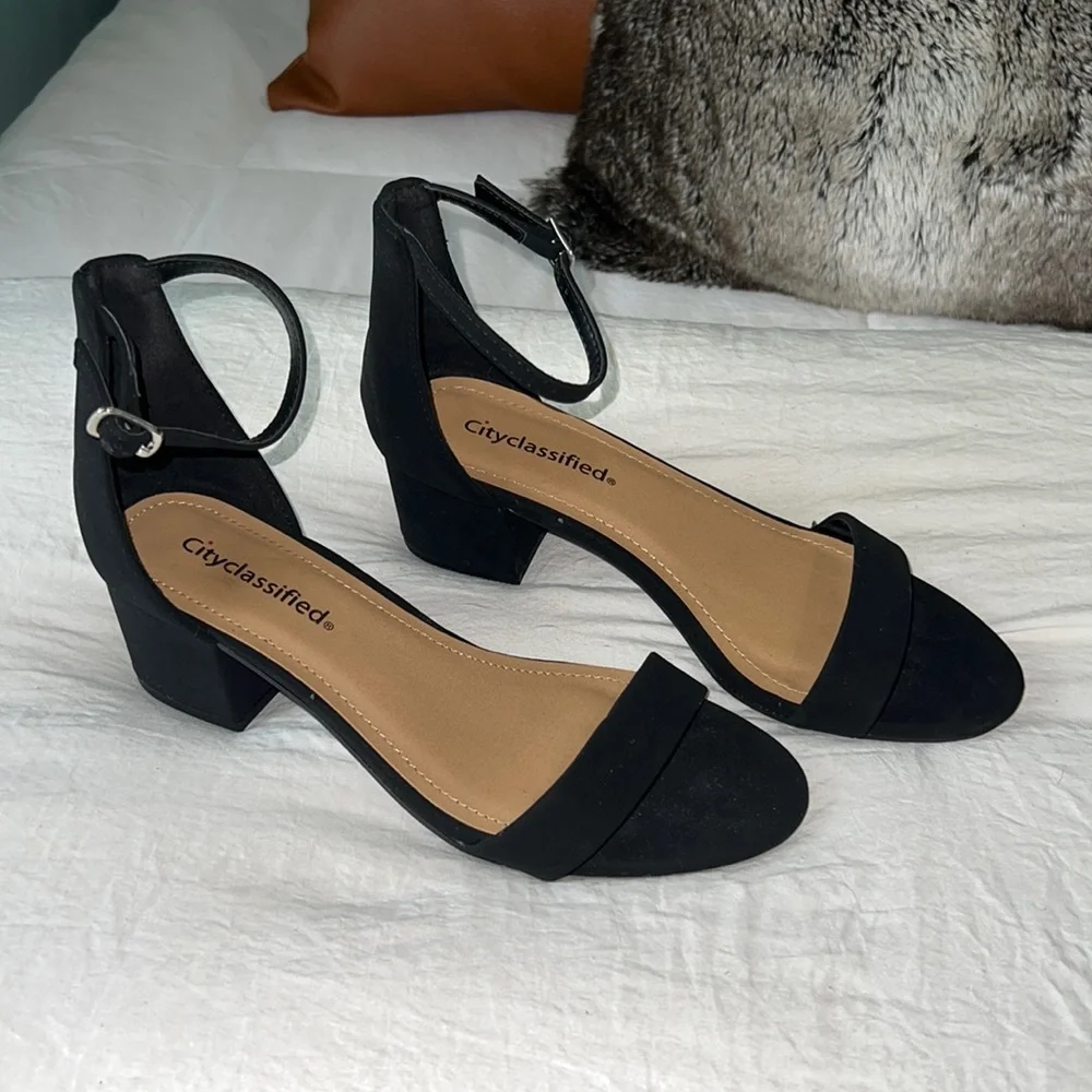 Black Heels - Picture 1 of 2